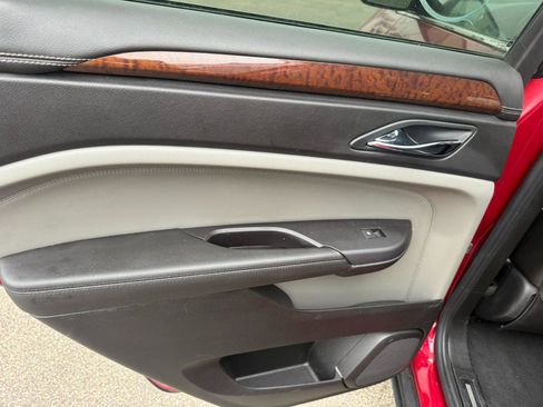 Used 2011 Cadillac SRX Premium image 18