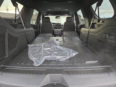 New 2026 GMC Yukon XL Elevation image 36