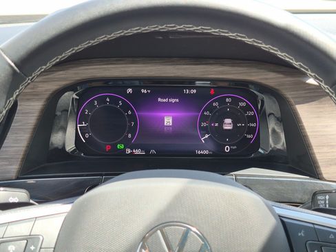 Used 2025 Volkswagen Atlas SEL AWD/4WD image 24