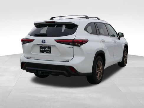 Used 2022 Toyota Highlander Bronze Edition image 3