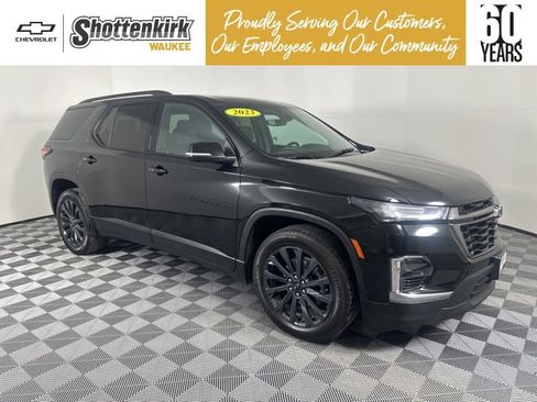 Used 2023 Chevrolet Traverse RS image 1