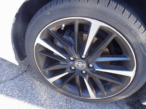 Used 2019 Toyota Camry XSE image 10