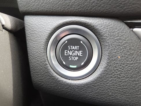 Used 2025 Cadillac XT4 Premium Luxury image 6