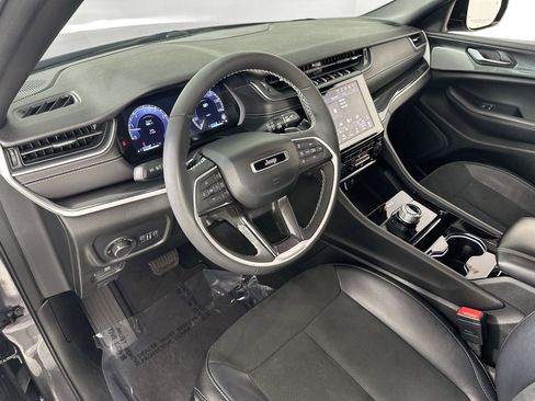 Used 2023 Jeep Grand Cherokee L Laredo image 9