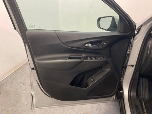 Used 2020 Chevrolet Equinox LT w/ Driver Convenience Package AWD/4WD image 19