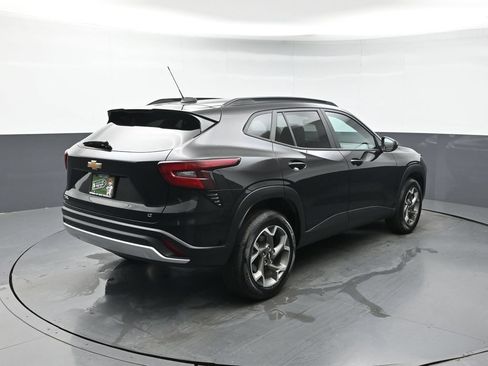Used 2025 Chevrolet Trax LT FWD image 6