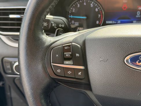 Used 2020 Ford Explorer XLT w/ Equipment Group 202A AWD/4WD image 18
