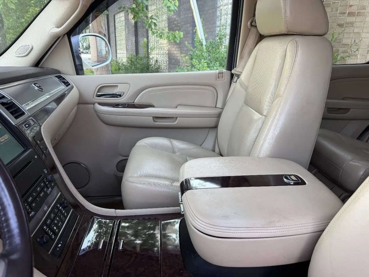 Used 2009 Cadillac Escalade 4WD Hybrid image 23