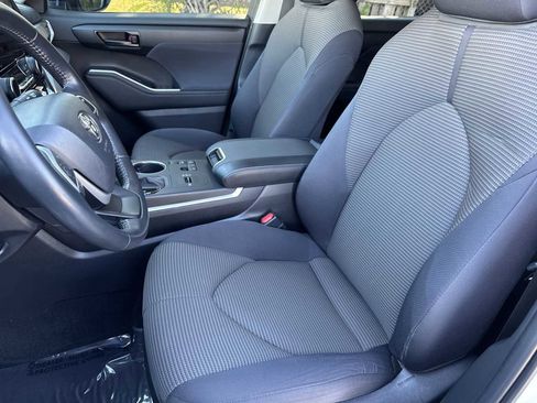 Used 2024 Toyota Highlander LE image 16