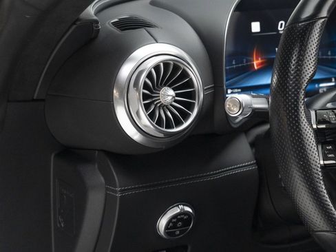 Used 2022 Mercedes-Benz SL 63 AMG SL 63 AMGﾮ w/ Driver Assistance Package image 19