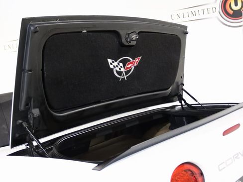 Used 2004 Chevrolet Corvette w/ Preferred Equipment Group image 55