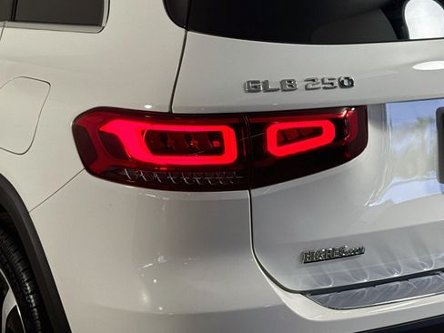 Used 2023 Mercedes-Benz GLB 250 4MATIC w/ Premium Package image 36