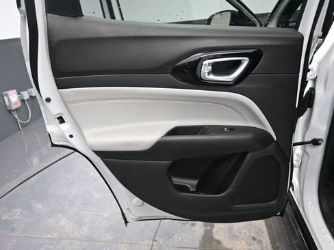 Used 2025 Jeep Compass Limited image 14