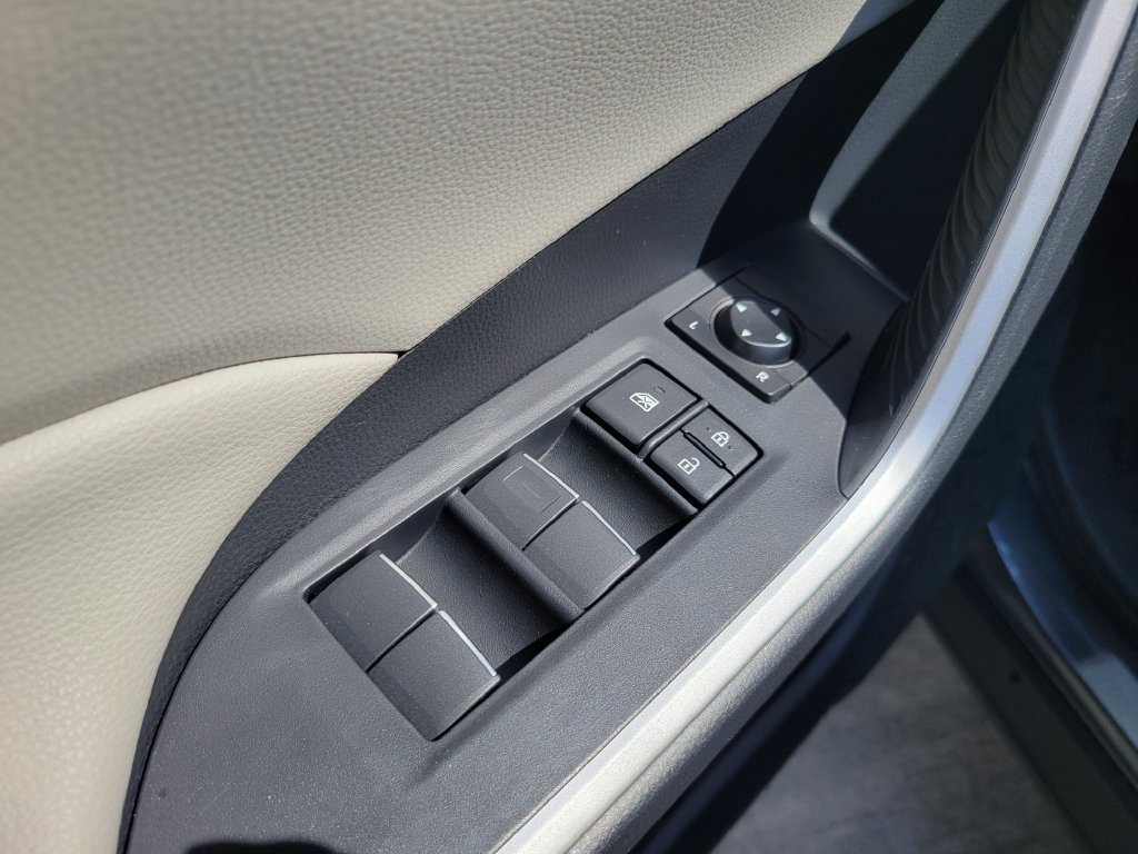 Used 2019 Toyota RAV4 XLE Premium FWD image 21