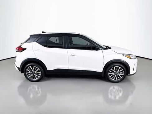 Used 2024 Nissan Kicks SV image 5