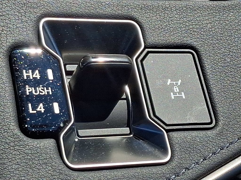 Used 2024 Lexus GX 550 w/ Accessory Package (31) AWD/4WD image 24