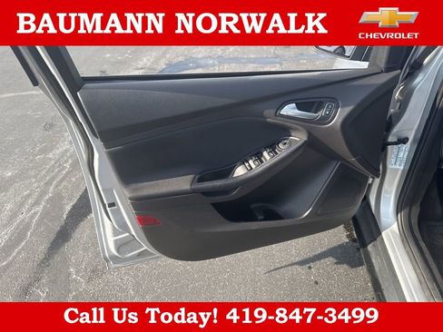 Used 2018 Ford Focus SE FWD image 6