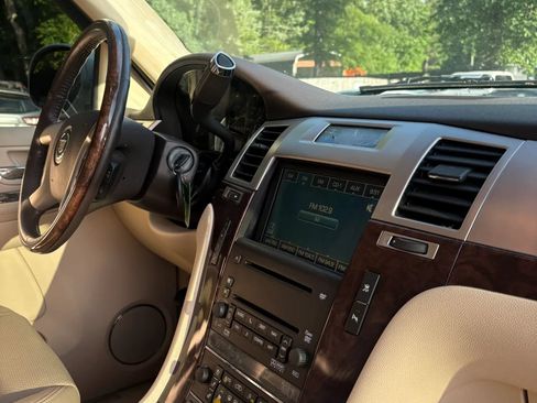 Used 2007 Cadillac Escalade AWD w/ Information Package image 21