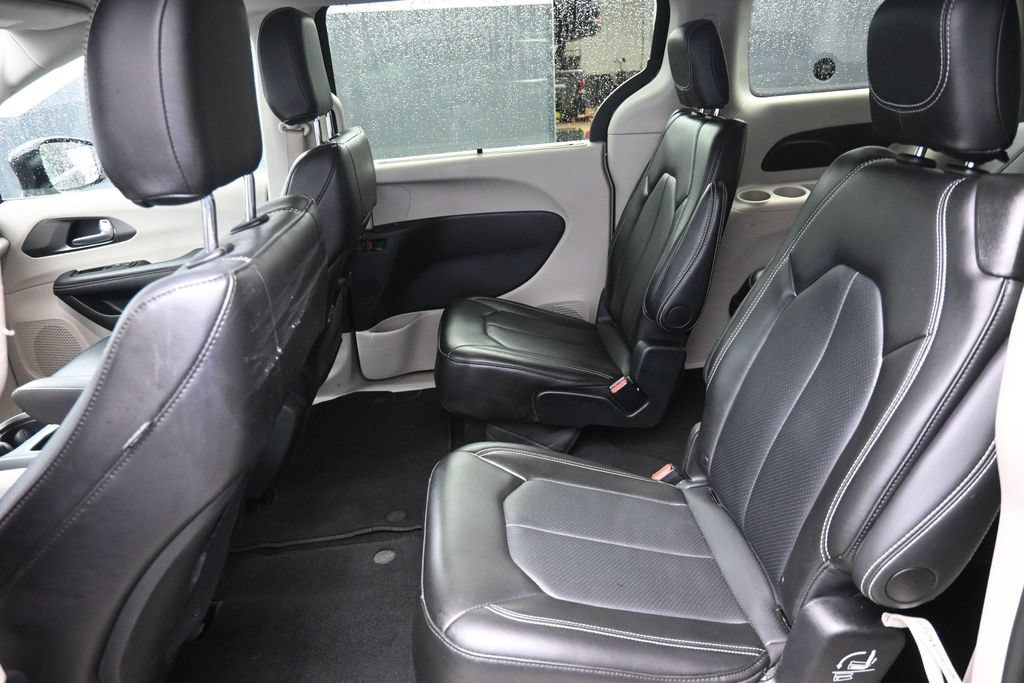 Used 2024 Chrysler Pacifica Touring-L FWD image 20