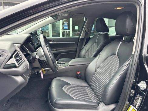 Used 2022 Toyota Camry SE w/ Carpet Mat Package (TMS) FWD image 4
