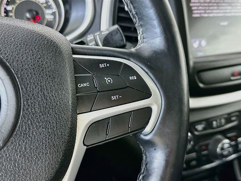 Used 2018 Jeep Cherokee Latitude Plus w/ Comfort/Convenience Group AWD/4WD image 26