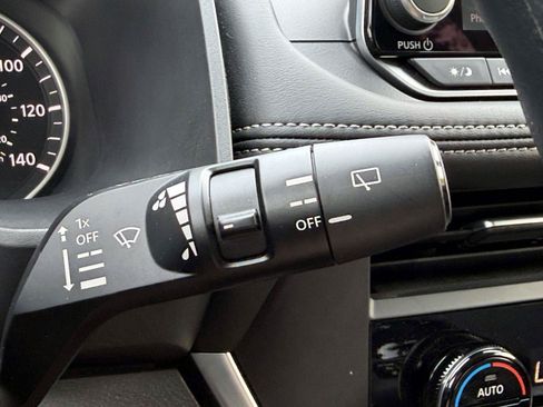 Used 2023 Nissan Rogue SV AWD/4WD image 24