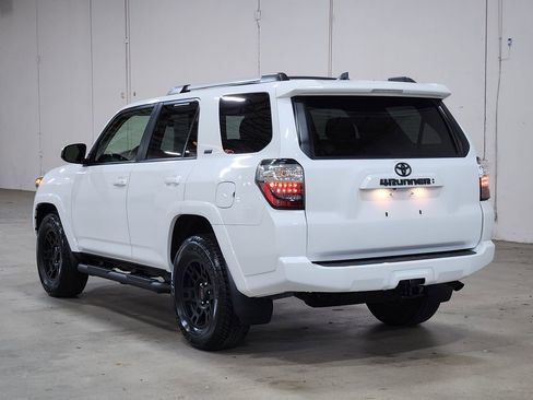 Used 2022 Toyota 4Runner SR5 image 11