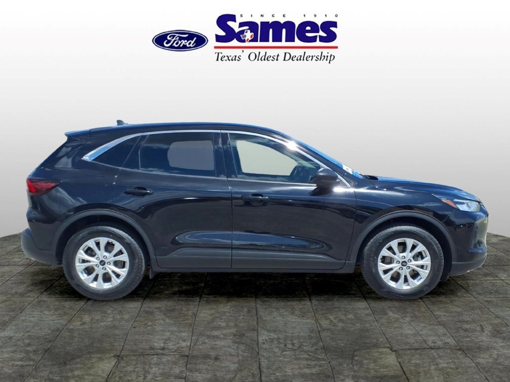 Used 2024 Ford Escape Active w/ Tech Pack #1 FWD image 2