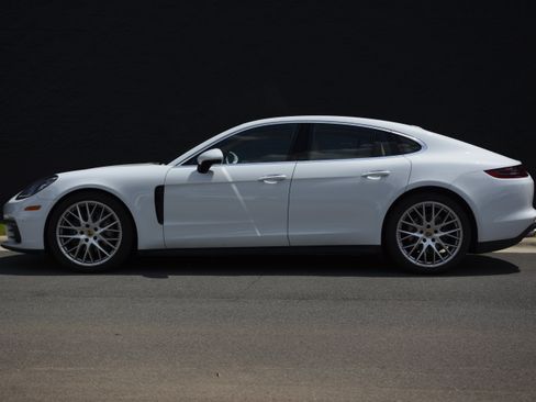 Certified 2018 Porsche Panamera 4 AWD/4WD image 2