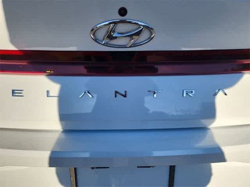 Used 2022 Hyundai Elantra SEL w/ Cargo Package image 11