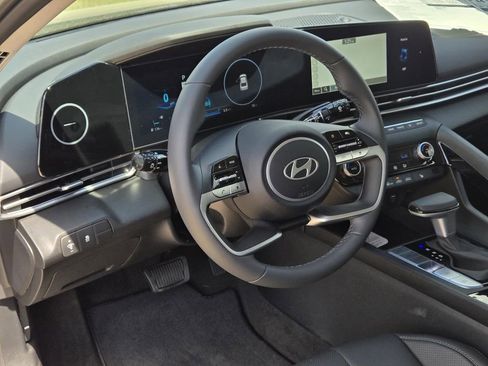 New 2026 Hyundai Elantra Limited FWD image 18