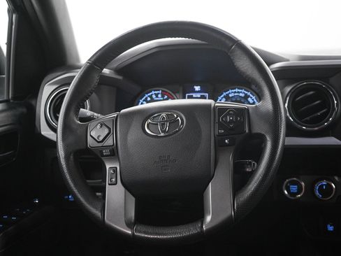 Used 2017 Toyota Tacoma TRD Sport w/ Premium & Technology Package AWD/4WD image 17