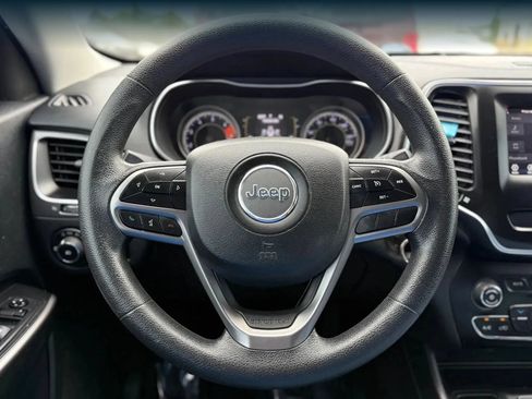 Used 2019 Jeep Cherokee Latitude w/ Popular Appearance Group FWD image 24
