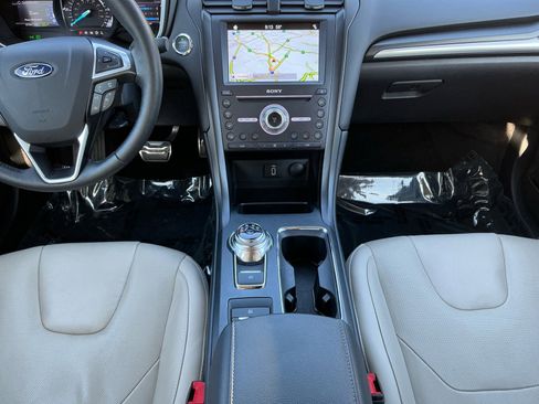 Used 2017 Ford Fusion Titanium image 11