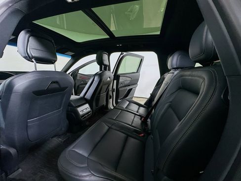 Used 2024 Lincoln Nautilus Premier w/ Equipment Group 102A AWD/4WD image 13