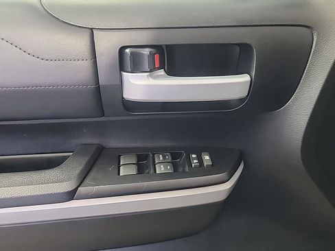 Used 2018 Toyota Tundra Limited w/ Limited Premium Package AWD/4WD image 34