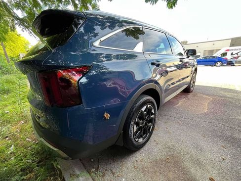 Used 2024 Kia Sorento S w/ Panoramic Sunroof Package AWD/4WD image 2