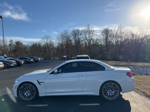 Used 2017 BMW M4 Convertible image 2