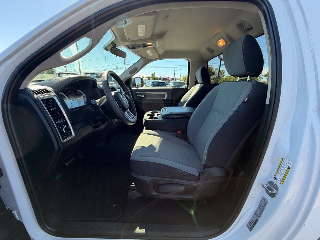 Used 2022 RAM 1500 Classic SLT AWD/4WD image 18