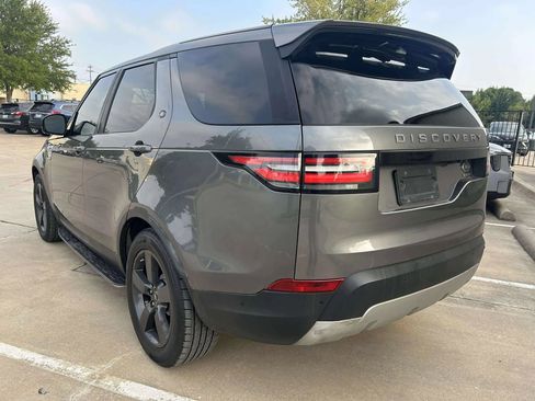 Used 2017 Land Rover Discovery HSE image 4