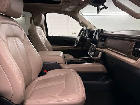Certified 2024 Ford Expedition Limited image 32