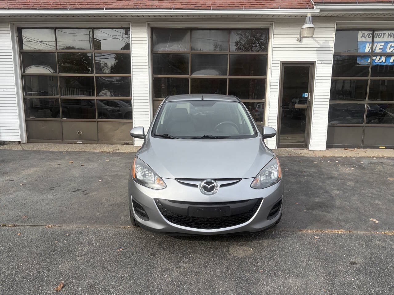 Used 2012 MAZDA MAZDA2 Sport FWD image 3