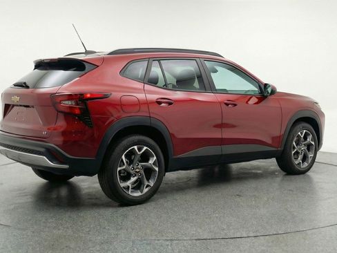 Used 2025 Chevrolet Trax LT image 9