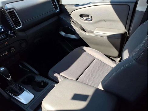 Used 2024 Nissan Frontier SV w/ Technology Package image 11