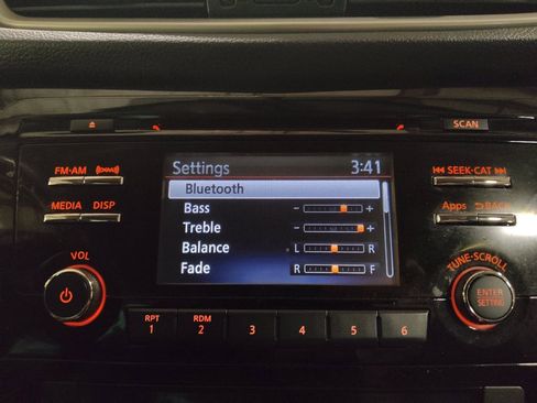 Used 2015 Nissan Rogue SV image 25