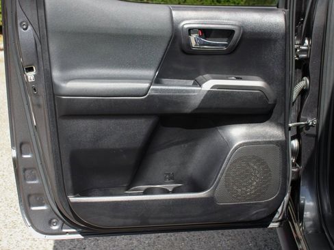 Used 2019 Toyota Tacoma TRD Sport image 27