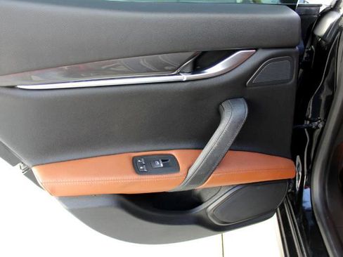 Used 2018 Maserati Ghibli image 12