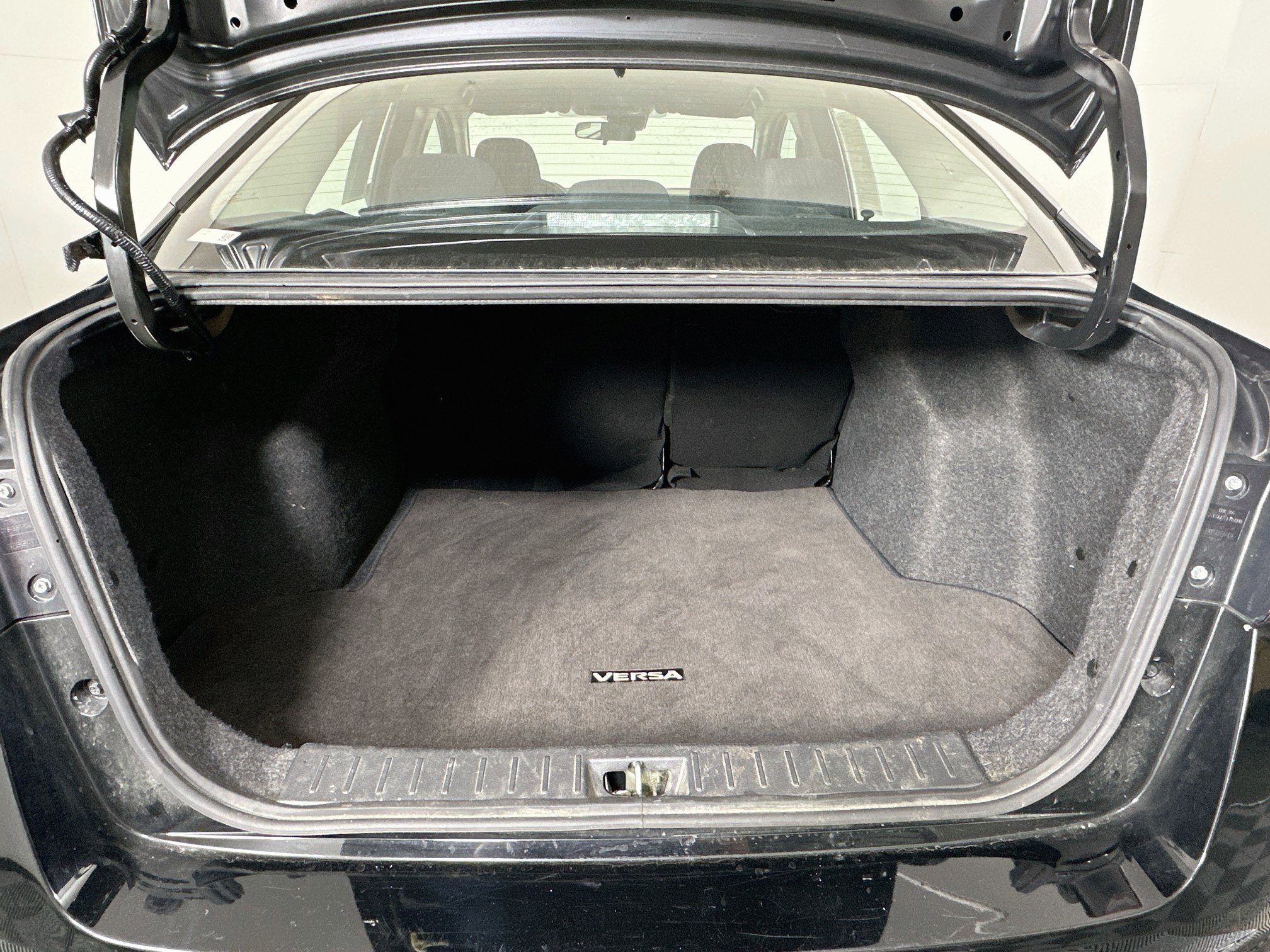 Used 2025 Nissan Versa SV FWD image 28