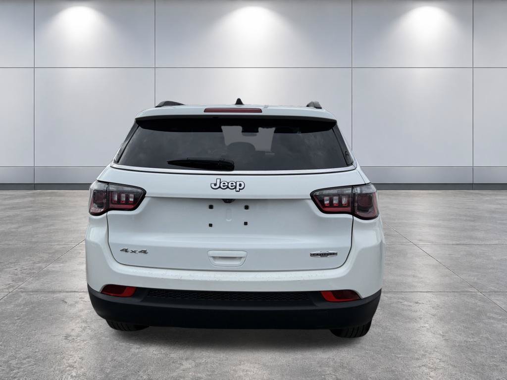 Used 2023 Jeep Compass Latitude AWD/4WD image 33