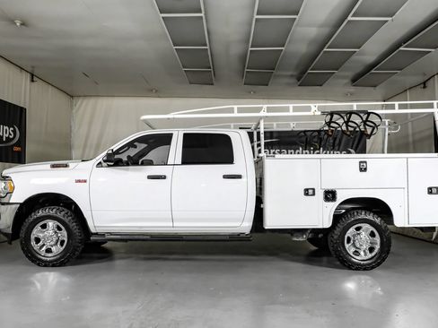 Used 2022 RAM 2500 Tradesman w/ Chrome Appearance Group AWD/4WD image 11